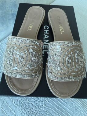 CHANEL Beige Tweed Logo Slide slides flats slip on Sandals Size 40 ( US 9,5)